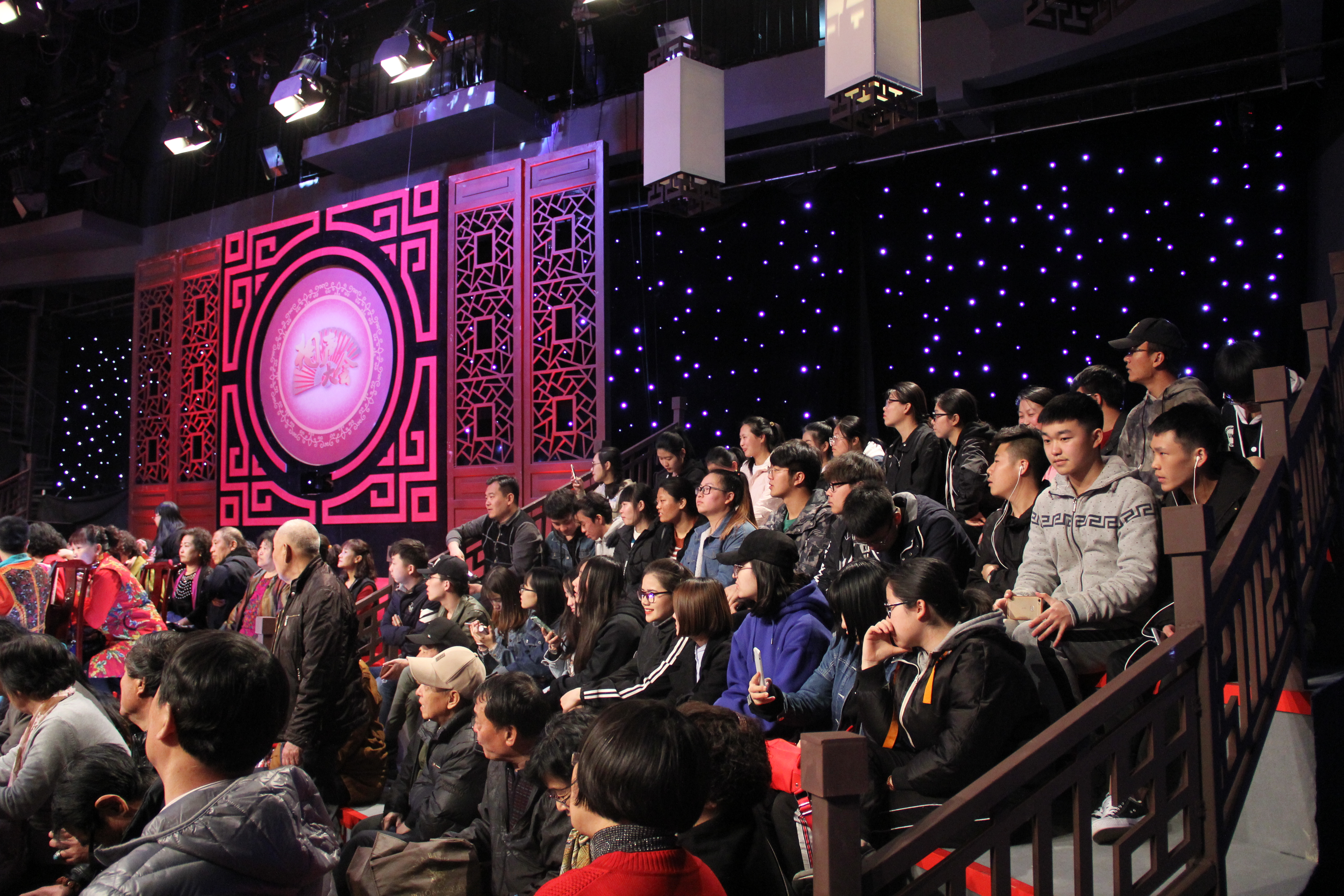 汽车与交通学院组织学生参与《相声大会》现场录制,感悟相声文化魅力